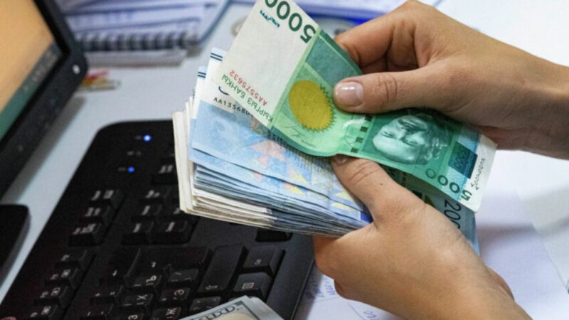 Социалдык кызматкерлердин айлыгы 50 пайызга көбөйтүлөт