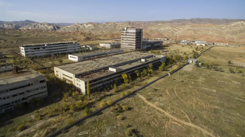 Таш-Көмүрдө «Кристалл» заводундагы уулуу заттарды жок кылууга 92 млн. сом бөлүндү