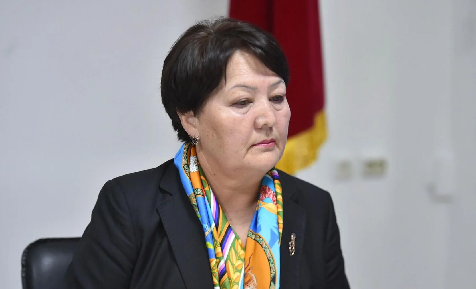 Кендирбаева: «Бюджеттин эсебинен чет өлкөдө окуп жаткан студенттер Кыргызстанда иштеш керек»