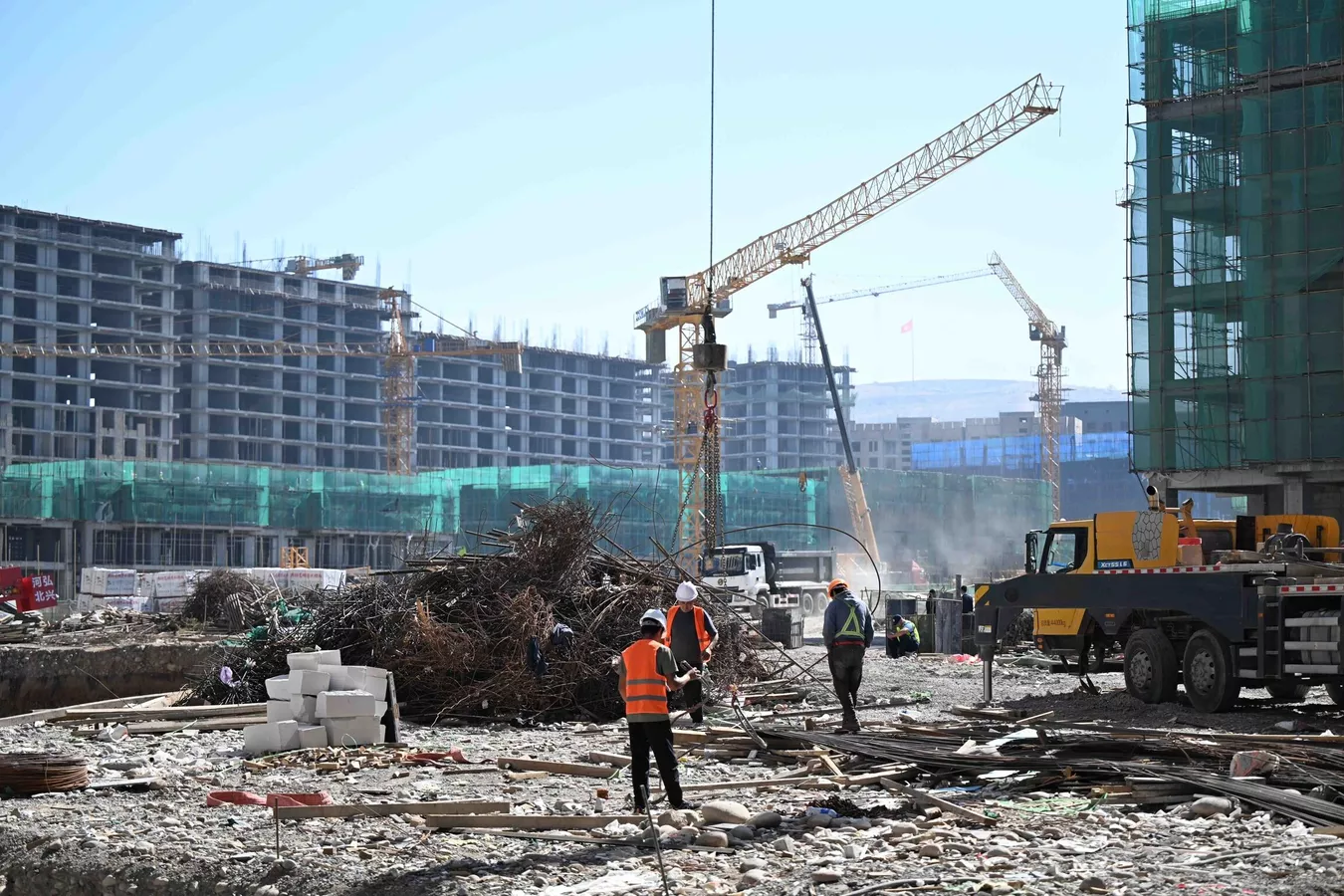 Орунтаев: Бишкекте 40 кабат имарат курууга уруксаат берилет