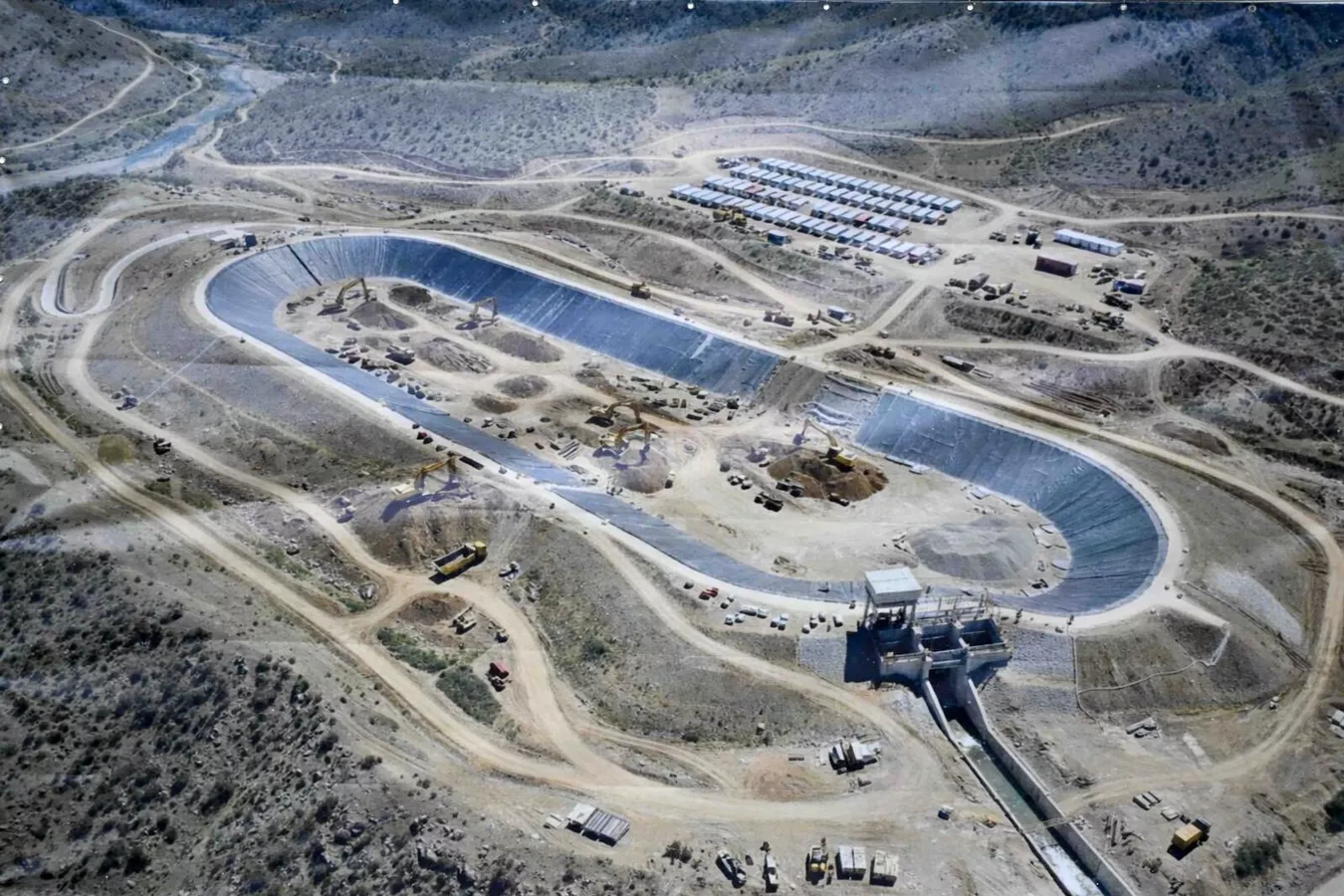 Касымалиев Чүй облусунда суу сактагычтын курулушуна капсула салды