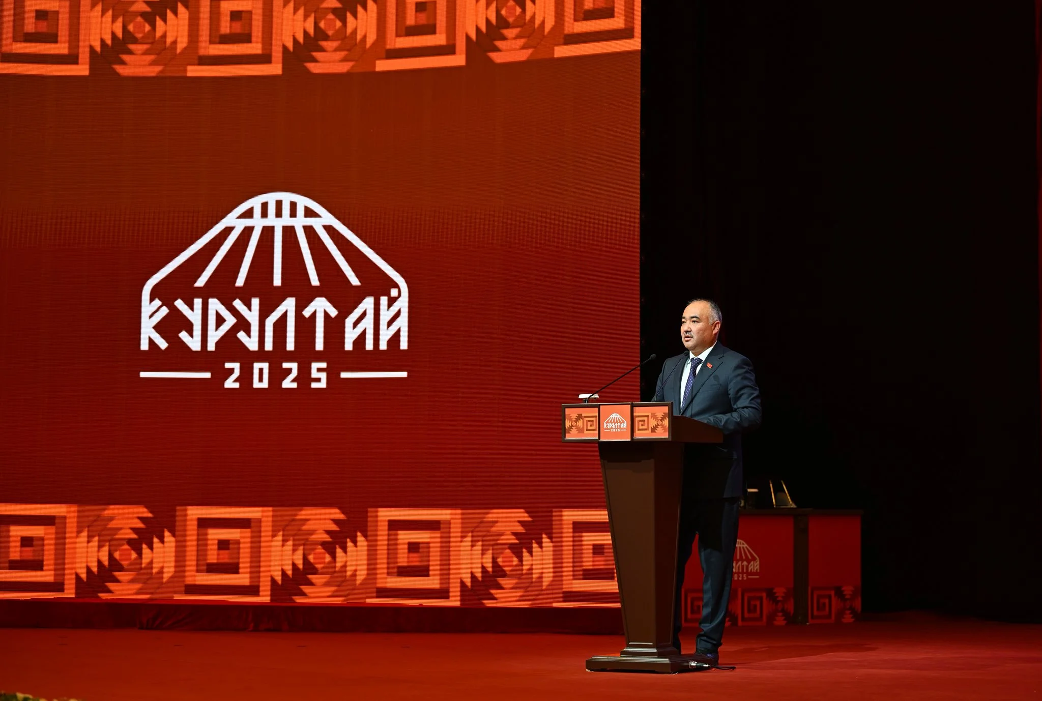 Жогорку Кеңештин төрагасы делегаттарды маанилүү демилгелерди көтөрүүгө чакырды