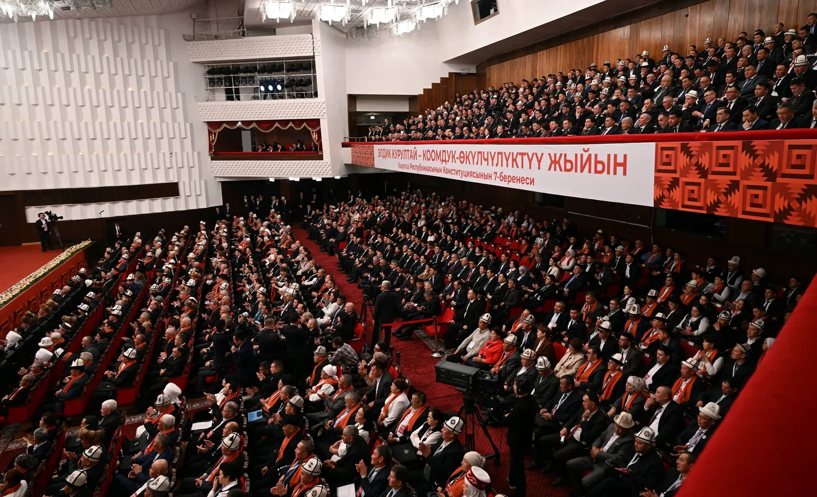 Элдик курултай: Жумгалдыктар көмүрдү жарым баасында берүүнү суранышууда