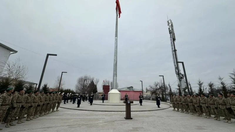 Баткен шаарында бийиктиги 35 метр болгон туу көтөрүлдү