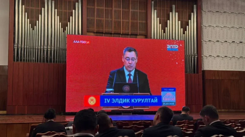 Президент: «Мугалимдер заманбап санариптик окутуу куралдары менен камсыздалат» (ВИДЕО)