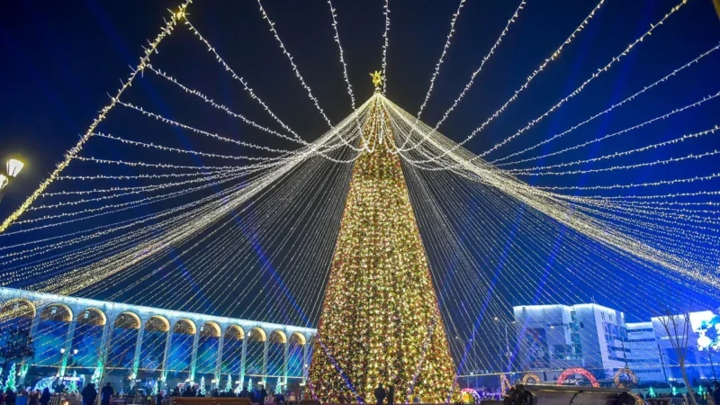 Өлкөнүн башкы балатысы салттуу түрдө 15-декабрда Ала-Тоо аянтында жанат