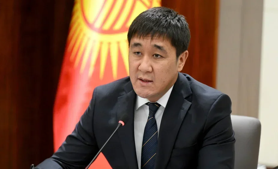 Орунбеков эмнеге саламаттык сактоо министрлигине УКМК кызматкери дайындалганын түшүндүрдү