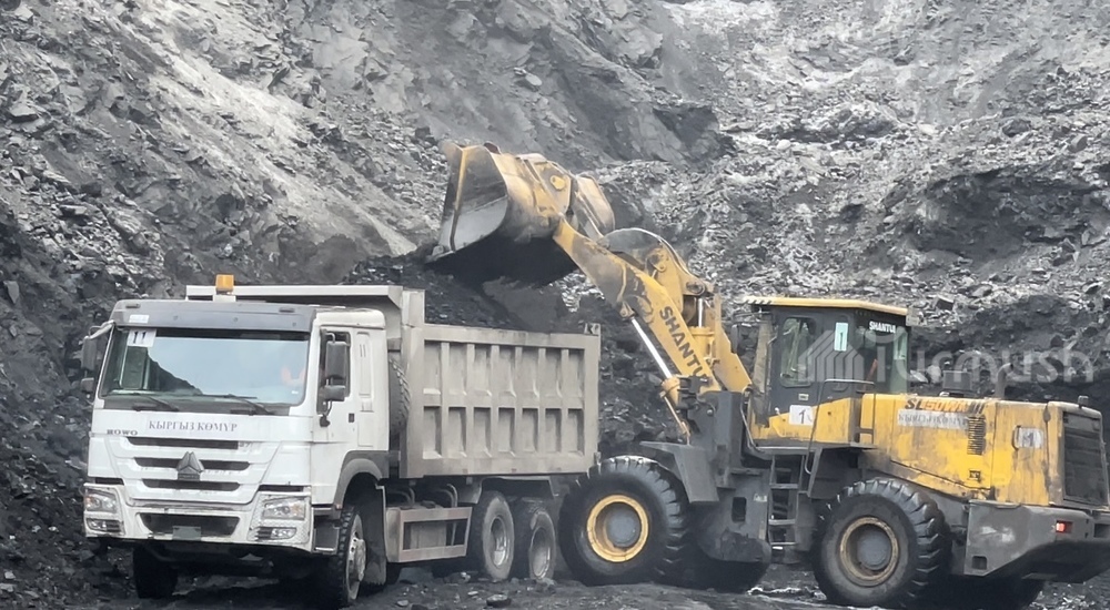 Кыргыз өкмөтү көмүрдү сыртка ташууга салынган тыюуну дагы алты айга узартты
