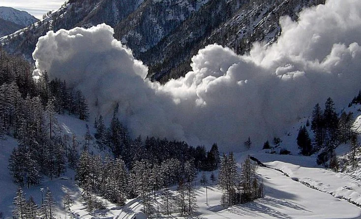 ӨКМ: Тоолуу аймактарында кар көчкү түшүүсү күтүлөт