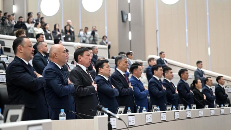 Жогорку Кеңештин Конституциялык мыйзамдуулук комитетинин курамына 10 депутат кирди