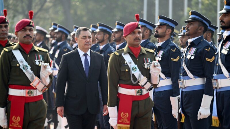 Садыр Жапаров Пакистандын премьер-министри Шахбаз Шариф менен жолукту