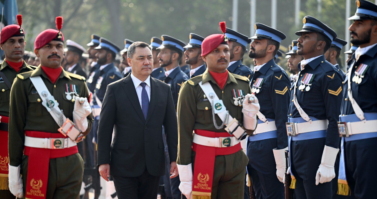 Садыр Жапаров Пакистандын премьер-министри Шахбаз Шариф менен жолукту