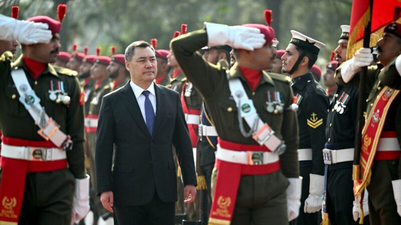 Садыр Жапаров Пакистандын премьер-министри Шахбаз Шариф менен жолукту