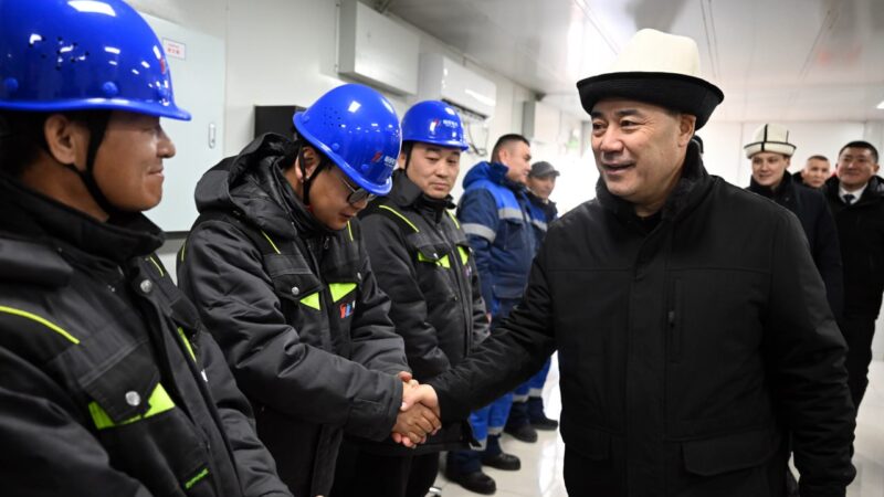 Президент Кеминде кубаттуулугу 100 мегаватт болгон биринчи күн электр станциясын ишке киргизди