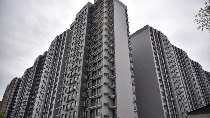 Жапаров: «Аймактардан келген эл өкүлдөрүнө ипотекалык батирлер берилет»