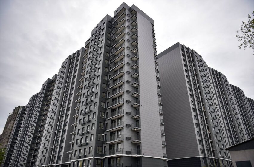 Жапаров: «Аймактардан келген эл өкүлдөрүнө ипотекалык батирлер берилет»