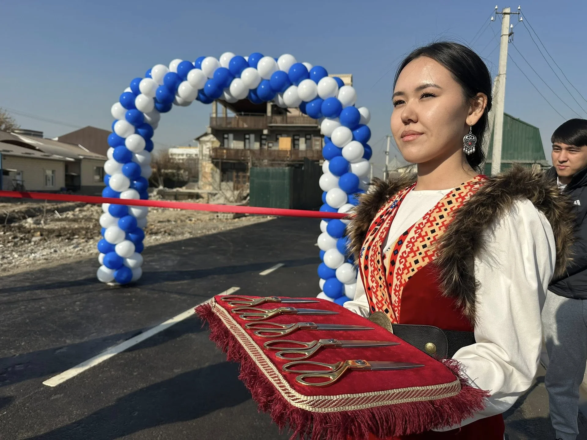 Ошто жаңы асфальтталган Супаналиев көчөсү пайдаланууга берилди