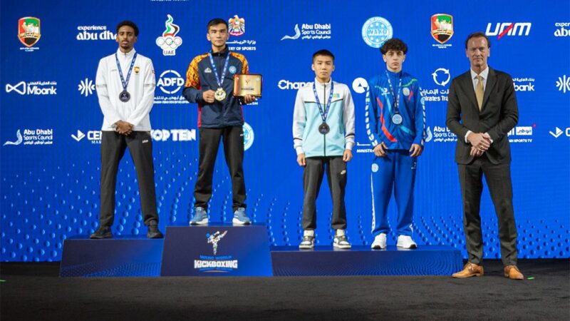 Кыргызстандык кикбоксчулар дүйнө чемпионатында эки алтын, бир коло медаль жеңди