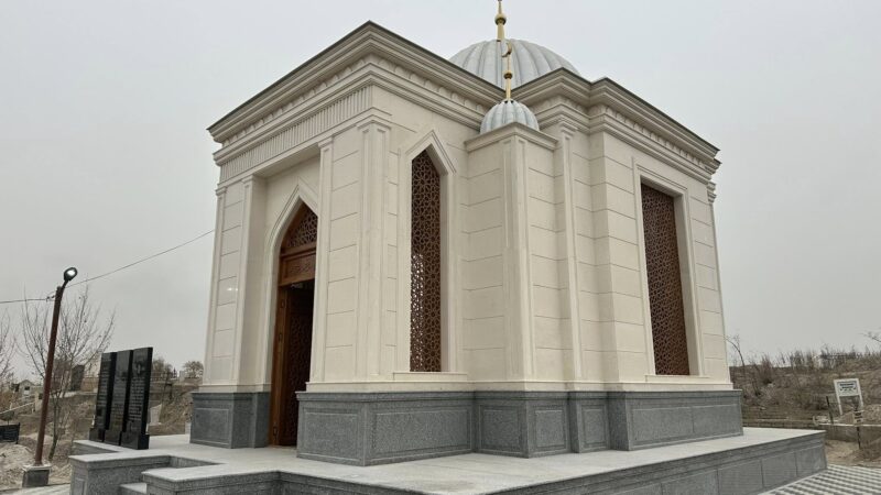 Ошто Алымбек датка менен Курманжан датканын күмбөзү жаңыдан курулду (ВИДЕО)