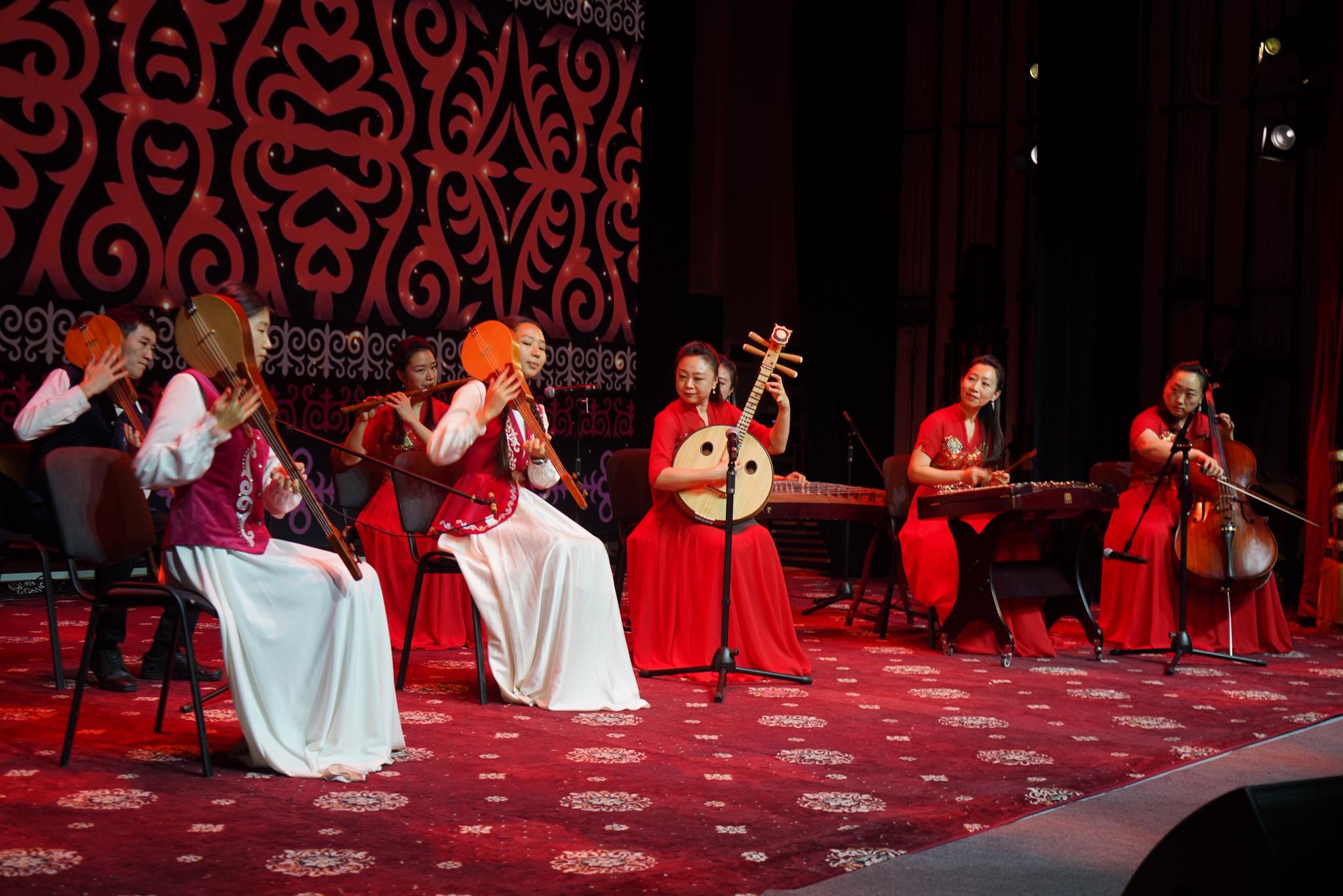 Кыргыз-Кытай маданий кызматташтыгынын алкагында концерт өттү