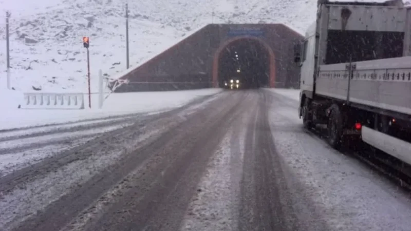 Төө-Ашууда кайрадан оор жүк ташуучу унааларга чектөө киргизилди