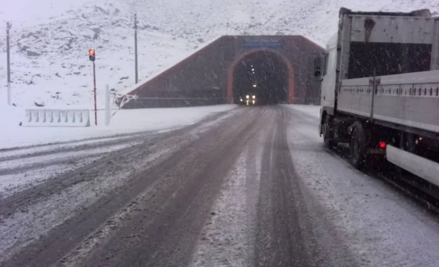 Төө-Ашууда кайрадан оор жүк ташуучу унааларга чектөө киргизилди