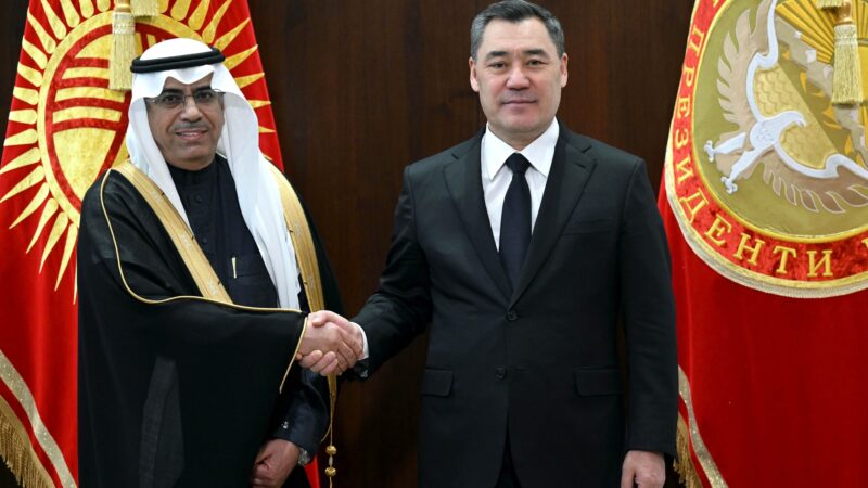 Садыр Жапаров Сауд Аравиянын Кыргызстандагы элчисин кабыл алды