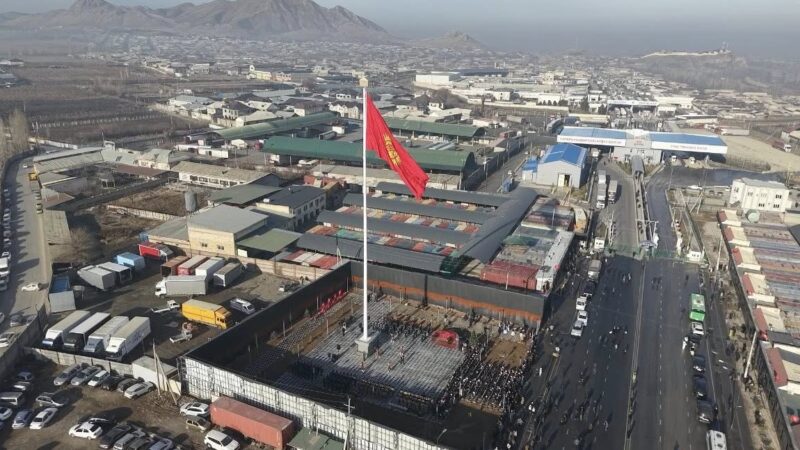 Достук” өткөрмө бекетинин жанына 45 метрлик флагшток орнотулду