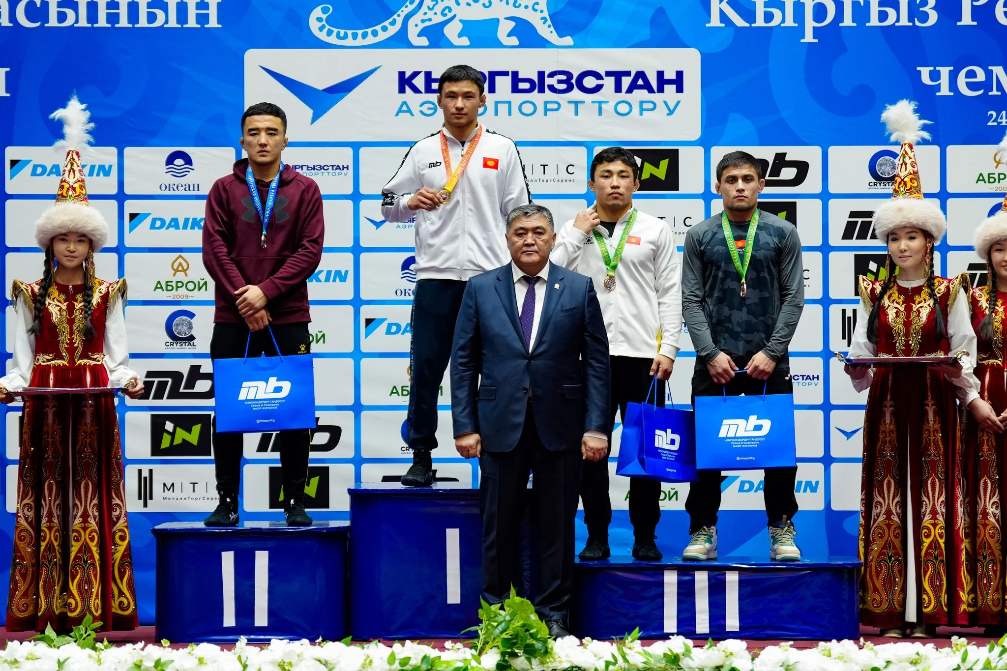 Эркин күрөш боюнча өлкө чемпионатынын жеңүүчүлөрү аяктады