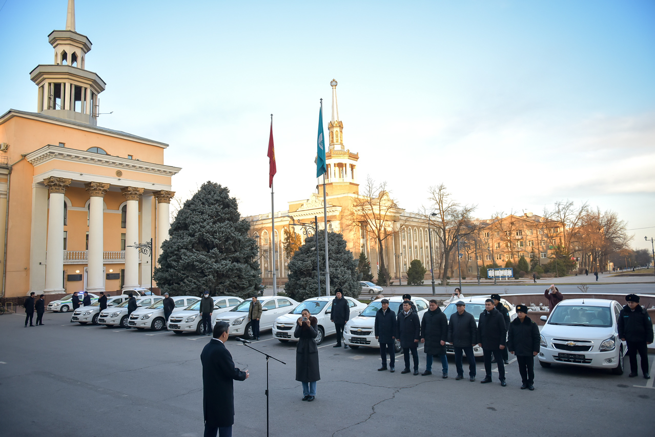 Бишкек мэри муниципалдык инспекциясы менен акимиаттарына 17 кызматтык тапшырды