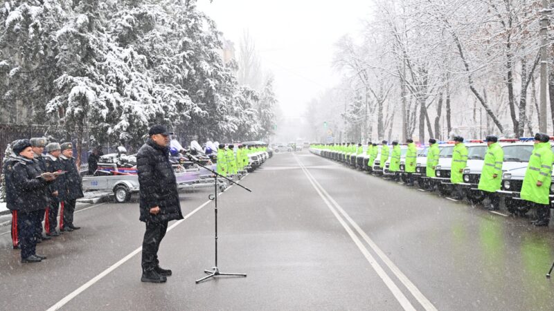 ИИМ кызматкерлерине жаңы кызматтык унааларды тапшырды