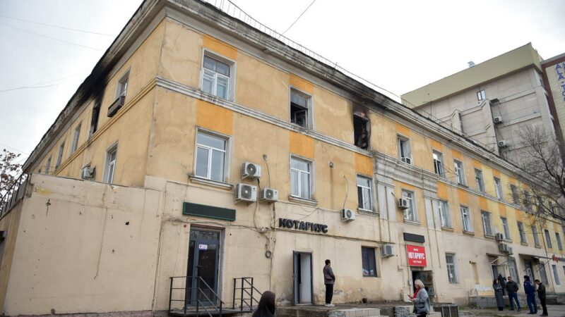 Бишкекте өрттөн жабыркаган 22 үй-бүлөгө жардам берилди