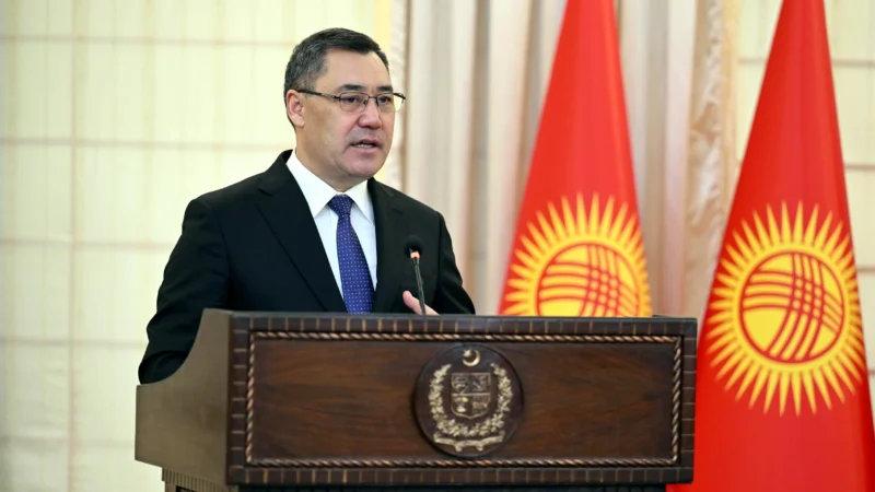 Садыр Жапаров Пакистанда ЖМК үчүн билдирүү жасады