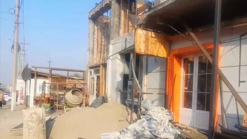 Баткенде мыйзамсыз курулуп жаткан ашкананын ээсине 200 миң сом айып салынды