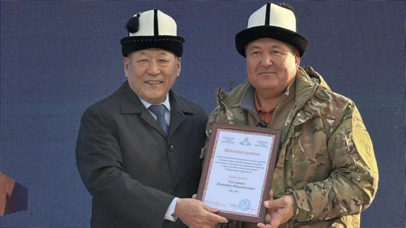 Оштогу “Достук сарайы” жаңыланып, унаа белекке берилди