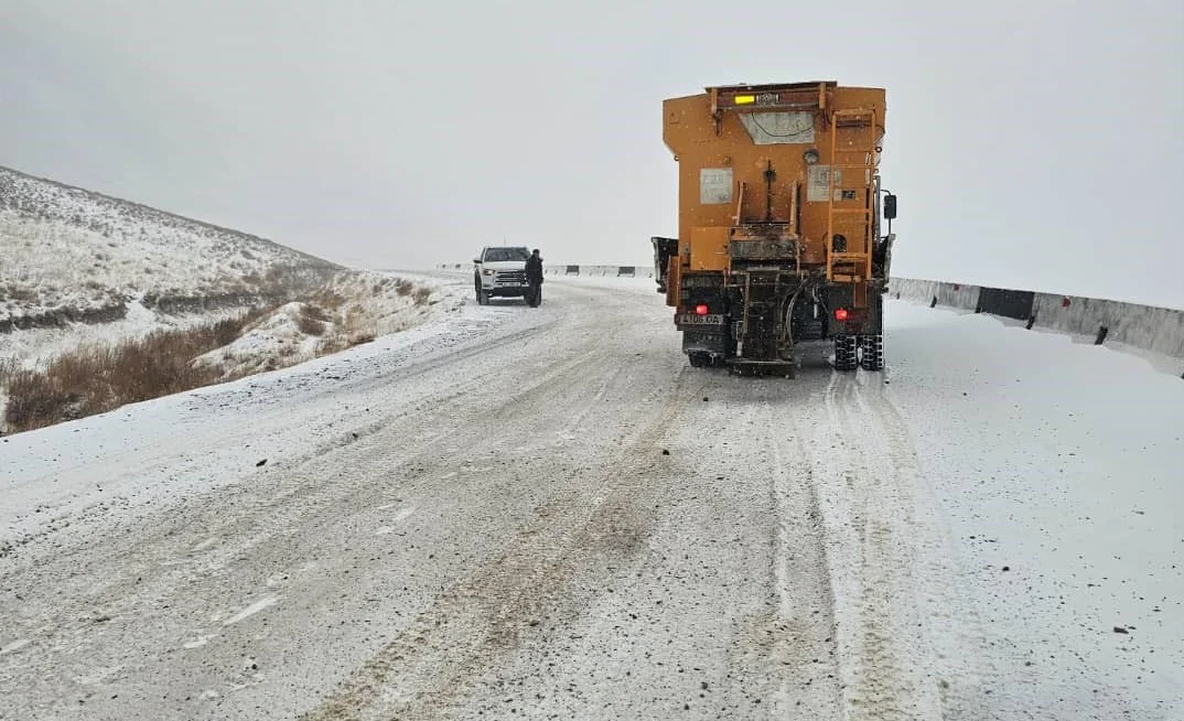 Учур: Төө-Ашуудагы жүк ташуучу унааларга болгон чектөө алынды