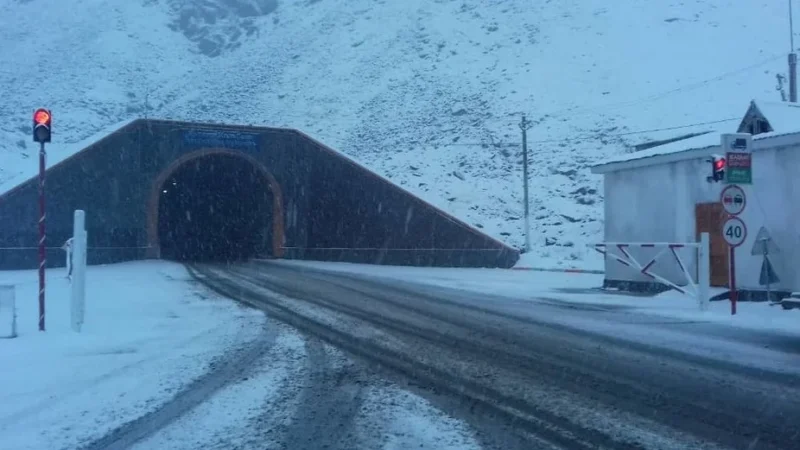 Бүгүнтөн тарта Төө-Ашууда оор жүк ташуучу унааларга чектөө киргизилди