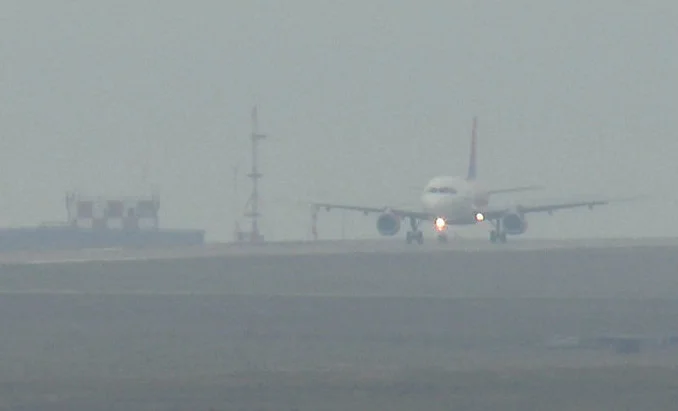 Тумандан улам “Манас” аэропортуна келе жаткан 15 учак башка шаарларга жөнөтүлдү