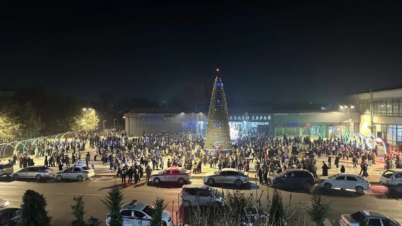 Баткен шаарында жаңы жылдык балаты жандырылды