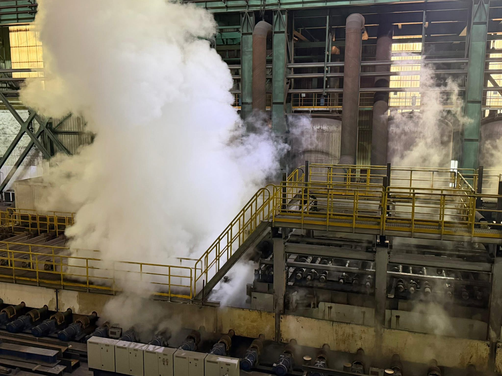 Нурдан Орунтаев Үрүмчү шаарындагы курулуш заводдору менен таанышты