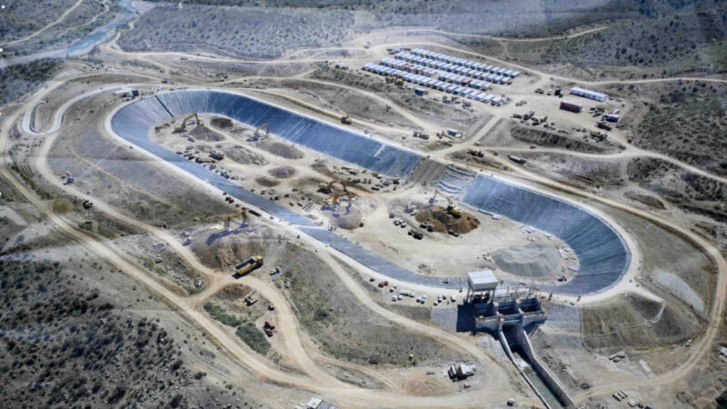 Касымалиев Чүйдөгү декадалык жөнгө салуучу бассейндин курулушун баштоо аземине катышты