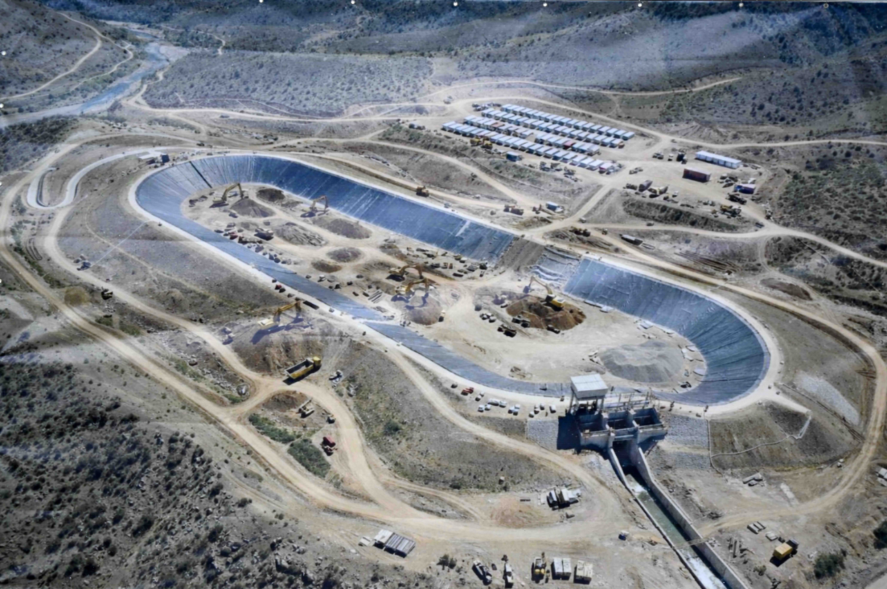 Касымалиев Чүйдөгү декадалык жөнгө салуучу бассейндин курулушун баштоо аземине катышты