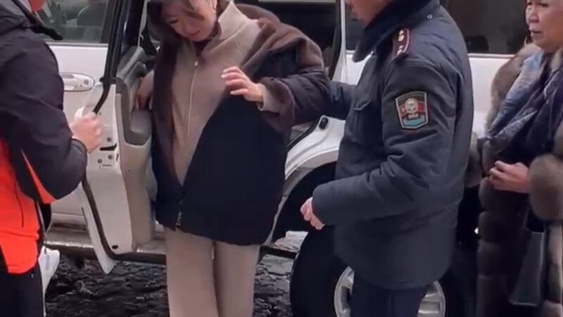 Кайгуул кызматы кош бойлуу аялды төрөт үйүнө жеткиришти