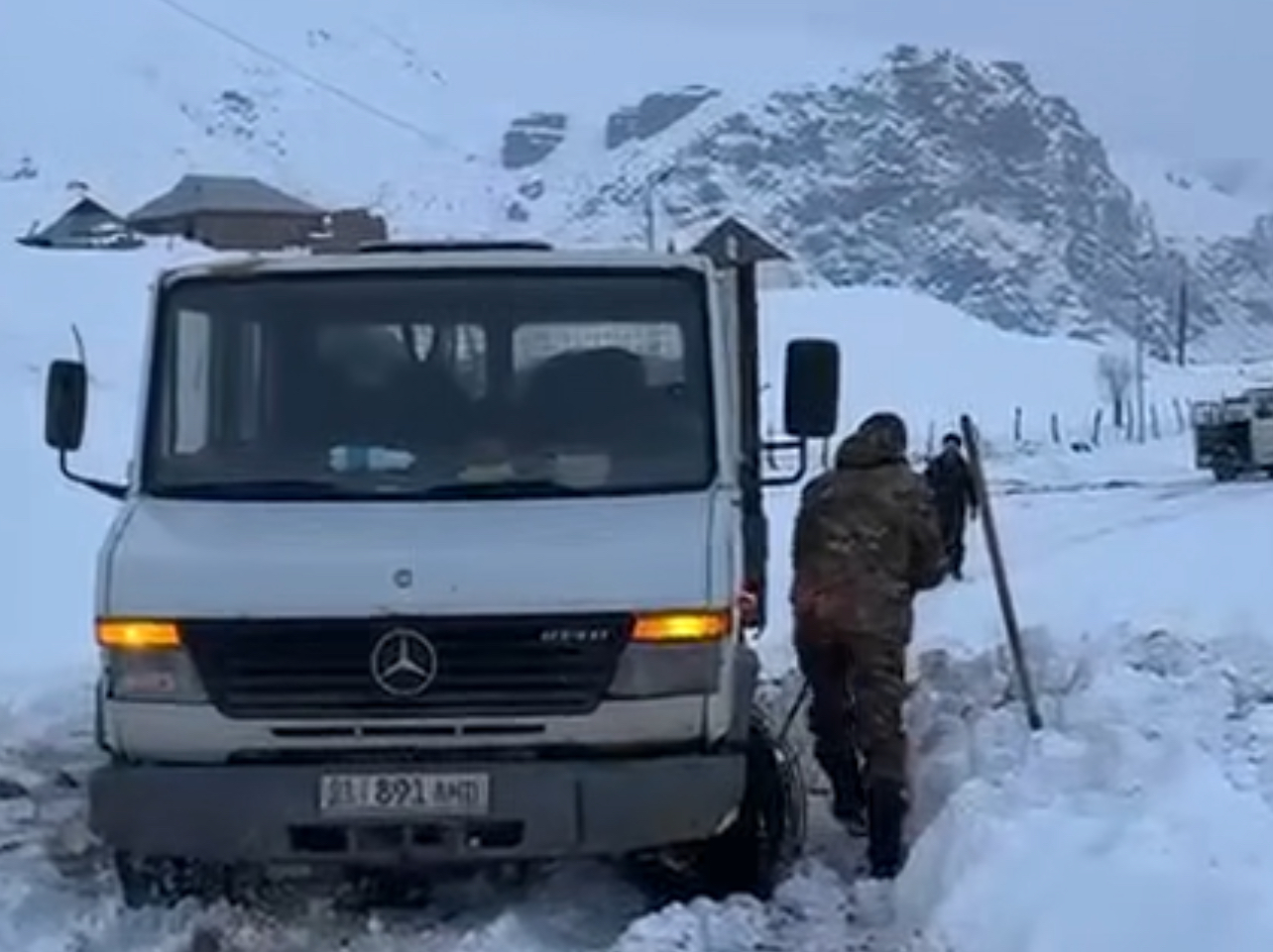 Алайкуунун жашоочулары жергиликтүү башчыларга нааразы (ВИДЕО)