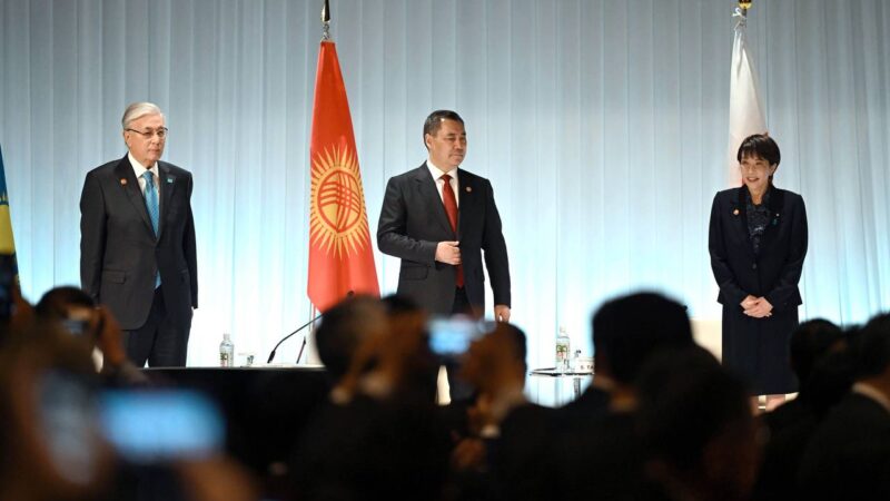 Кыргызстан менен Япониянын ортосунда 18 өнөктөштүк келишимине кол коюлду