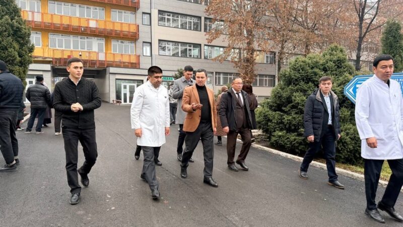 Каныбек Досмамбетов Ош облустар аралык клиникага барып, жабдууларын текшерди