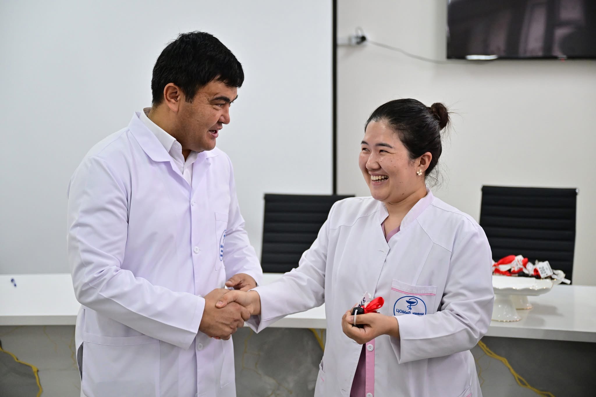 Сузактагы «Эне жана баланы коргоо» борборунун медкызматкерленине ипотекалык батирлер тапшырылды