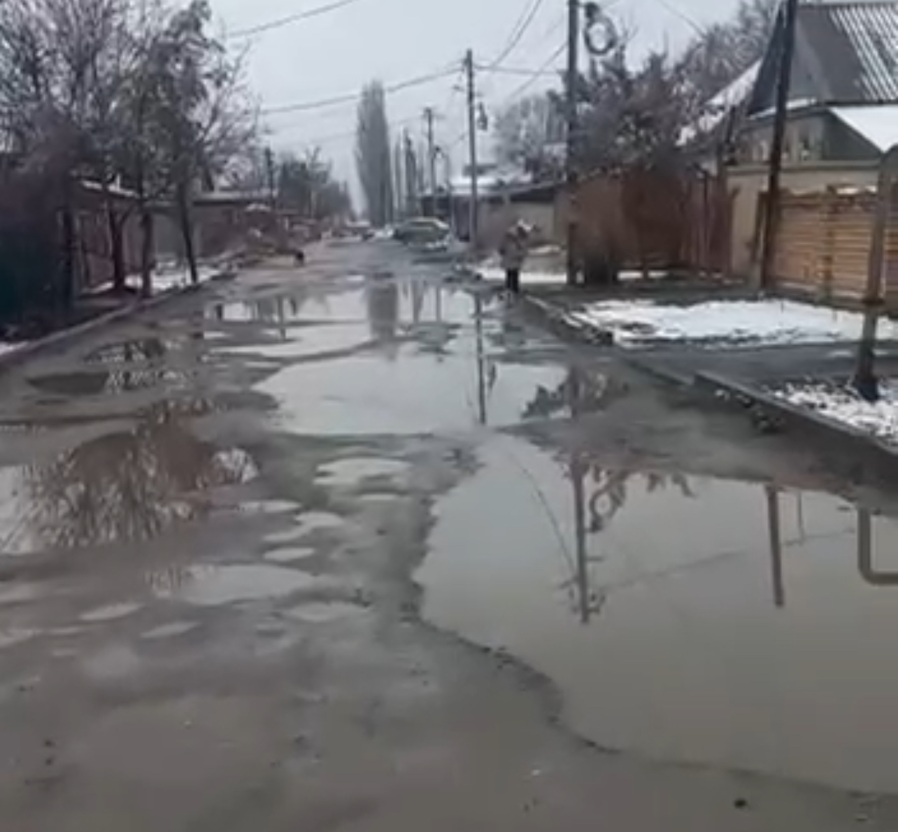 Окурман: Ч.Түлөбердиев көчөсүн оңдойбуз деп 5 жыл мурун асфальтын сыйрып коюшкан…