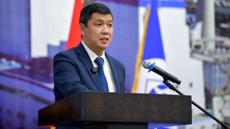 Мэр Жунушалиев борбордук ЖЭБдин кызматкерлерин кесиптик майрамы менен куттуктады