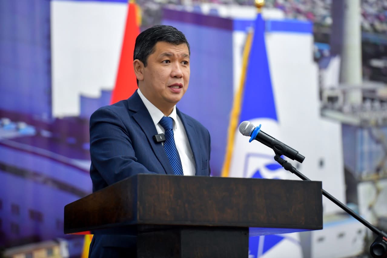 Мэр Жунушалиев борбордук ЖЭБдин кызматкерлерин кесиптик майрамы менен куттуктады